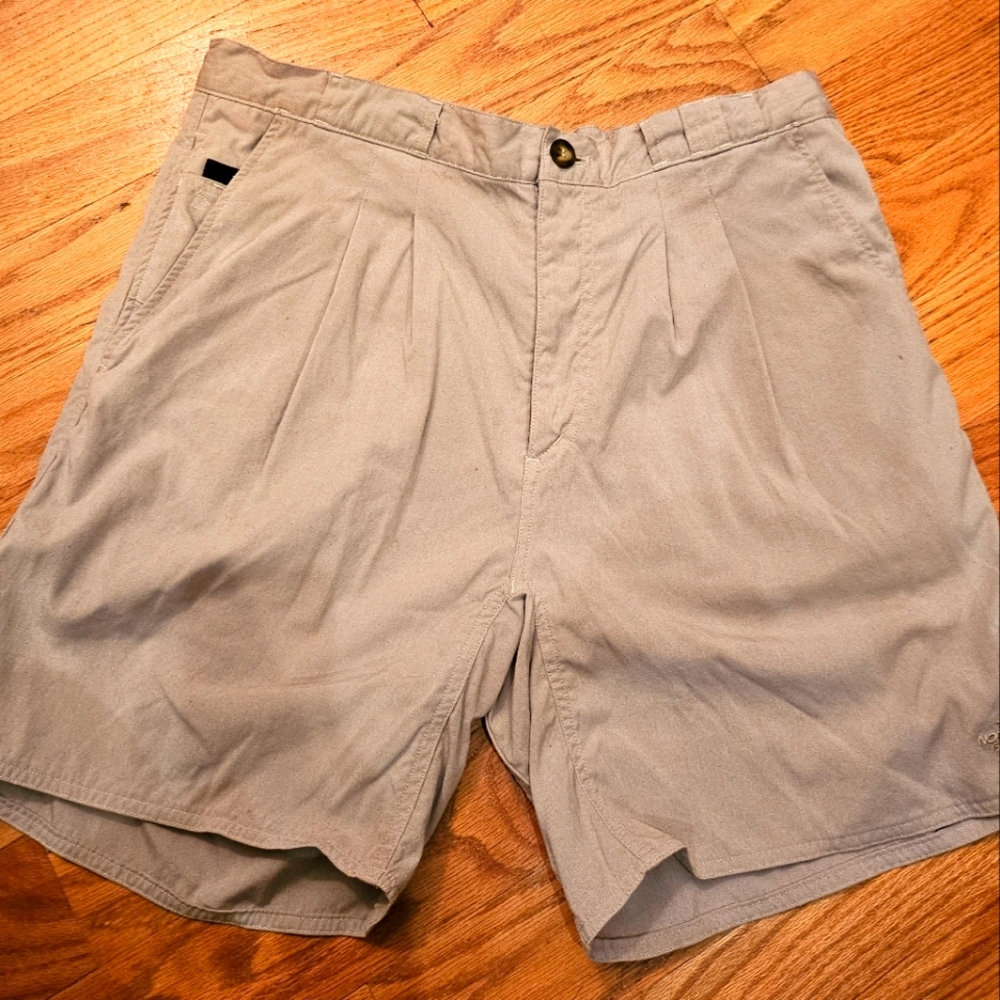 Mens Plated front North Face Shorts, EUC, size Large